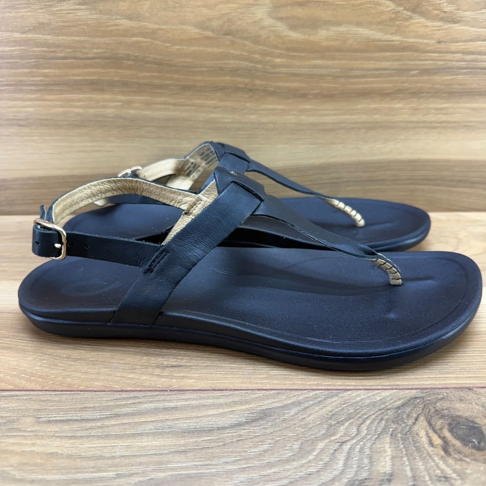 Olukai EkeKeu Black Leather Sandals Womens 8 T Strap Thong Casual Travel Walking